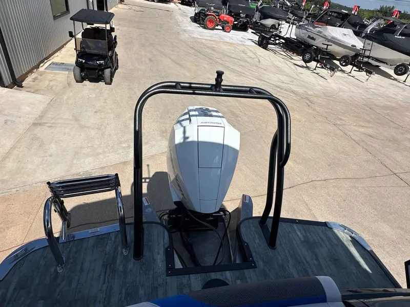 Slide: The Image of Crest Caribbean 230 SLS 2022 - 17