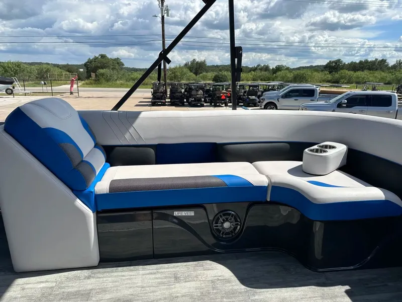 Slide: The Image of Crest Caribbean 230 SLS 2022 - 31