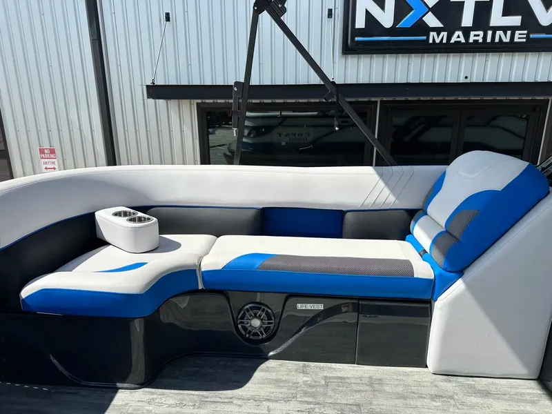 Slide: The Image of Crest Caribbean 230 SLS 2022 - 33