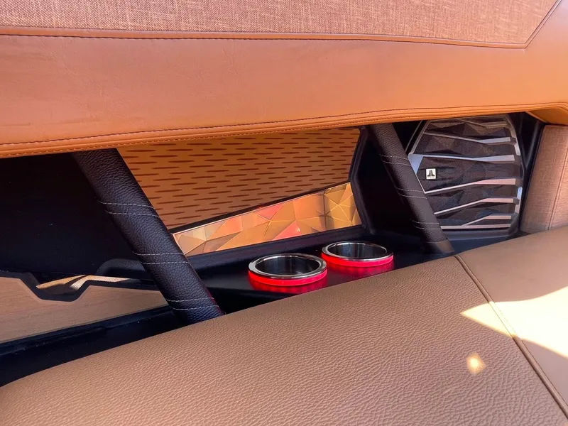 Slide: The Image of Nautique G23 2023 - 24