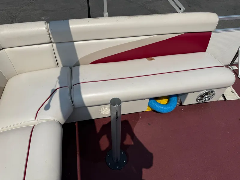 Slide: The Image of White and red seating on a 1998 Sweetwater 24RE boat with a blue float underneath. - 14