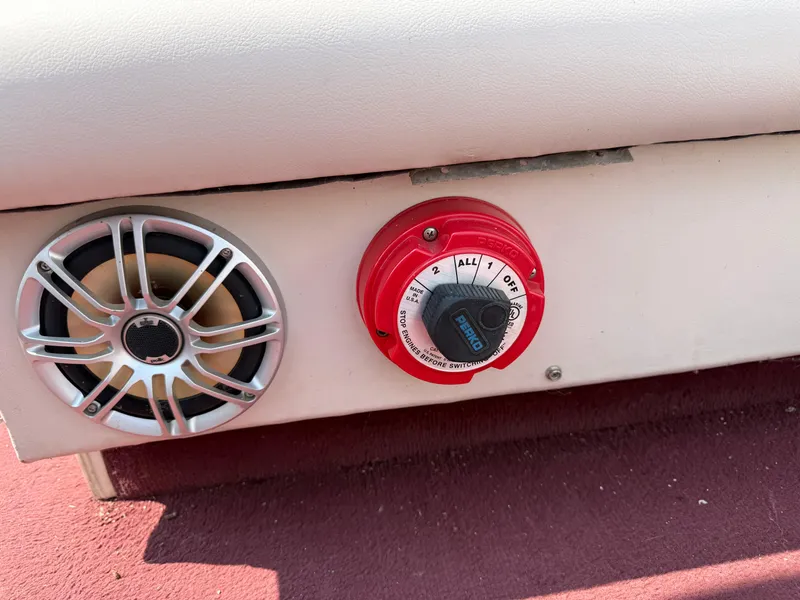 Slide: The Image of Speaker and battery switch on a 1998 Sweetwater 24RE boat. - 9