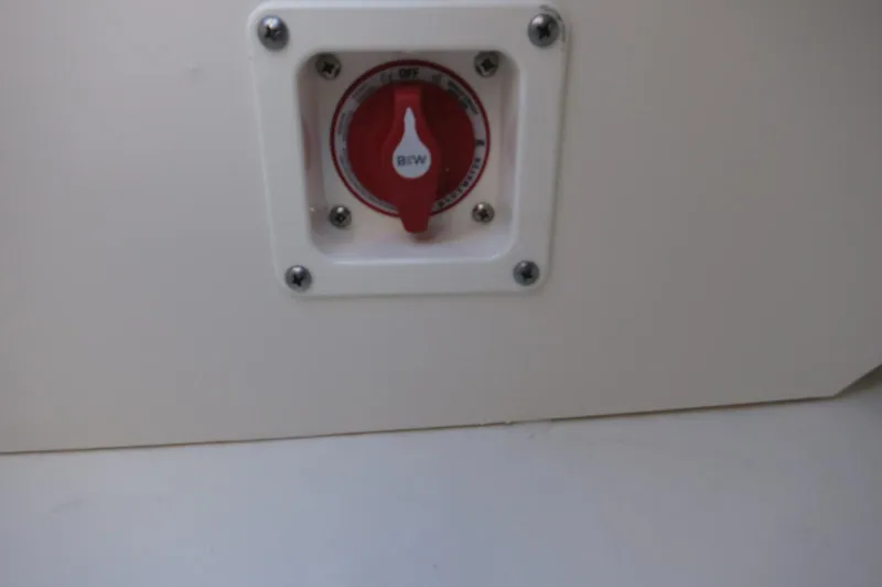 Slide: The Image of Battery switch on 2025 Chaparral 21 SSi Outboard boat. - 16