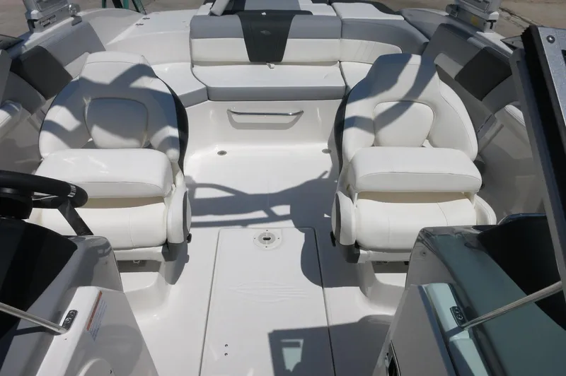 Slide: The Image of Interior of 2025 Chaparral 23 SSi OB boat with white seating and steering wheel. - 20