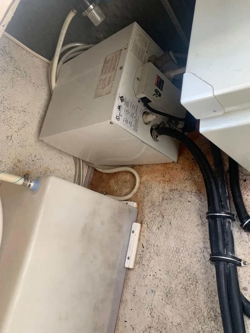 Slide: The Image of 2003 Rinker Fiesta Vee 270 EC engine compartment with wiring and equipment. - 21