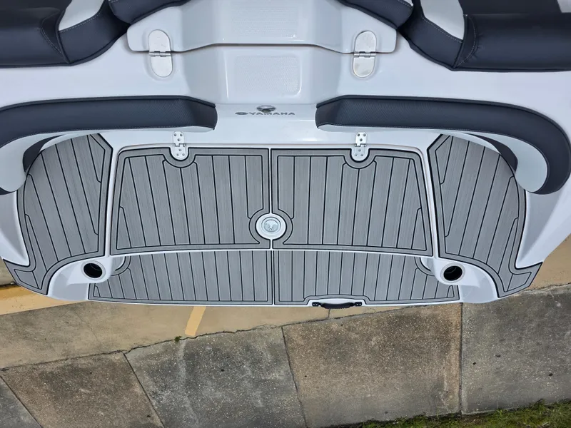 Slide: The Image of 2025 Yamaha Boats AR195 swim platform with gray non-slip decking. - 12