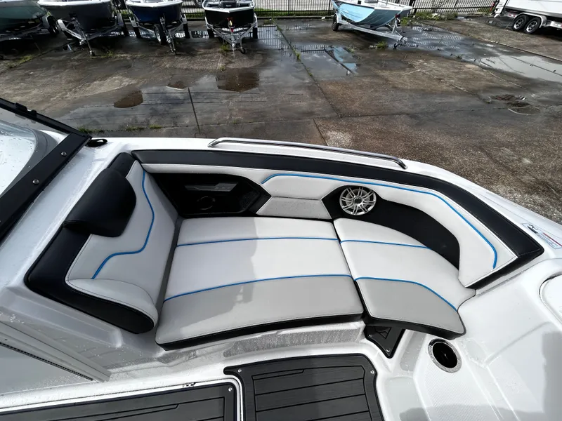 Slide: The Image of Yamaha 212X 2017 - 17