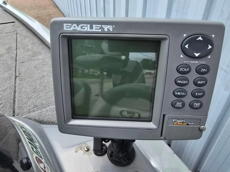 Slide: The Image of Eagle Fish Elite 480 fishfinder on 2007 Fisher Pro Hawk 170 boat. - 14