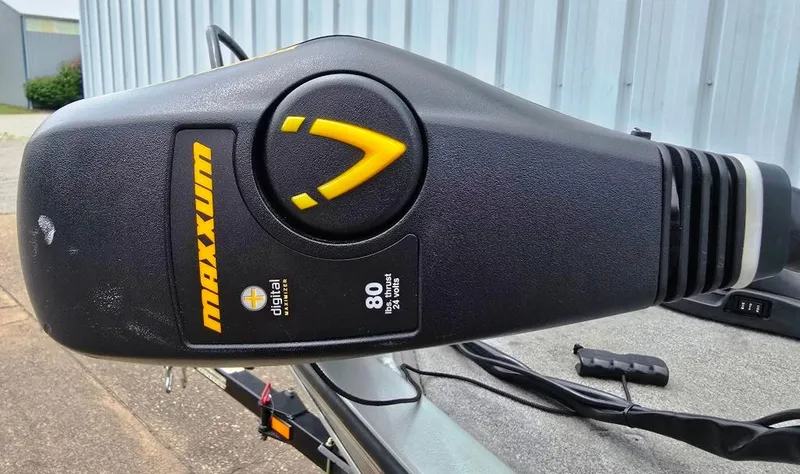 Slide: The Image of Maxxum trolling motor on 2007 Fisher Pro Hawk 170 boat, featuring digital maximizer technology. - 8