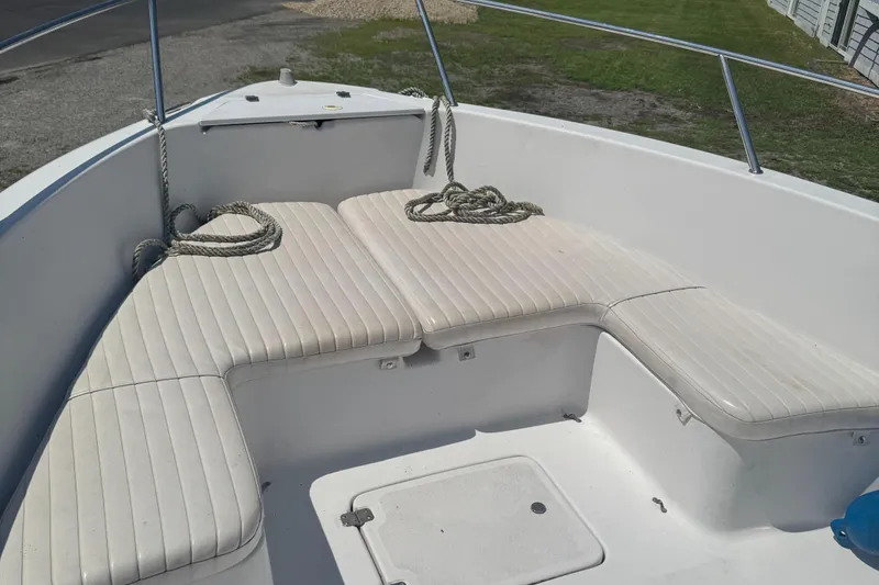 Slide: The Image of 2002 Pro-Line 22 Sport Center Console boat with cushioned seating and ropes on deck. - 5