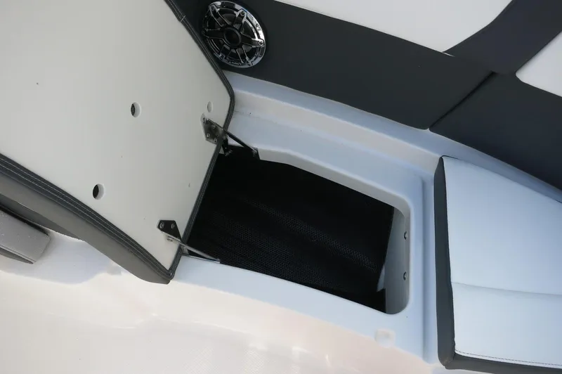 Slide: The Image of Chaparral 270 OSX 2025 - 52