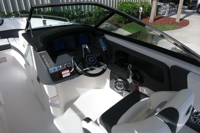 Slide: The Image of Chaparral 270 OSX 2025 - 55