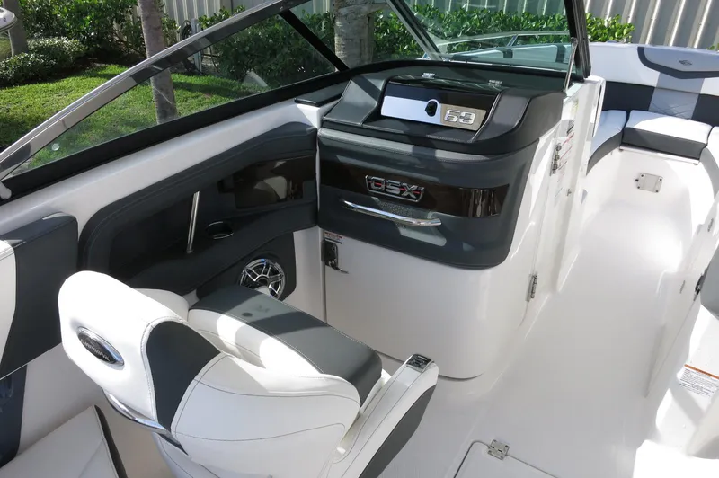 Slide: The Image of Chaparral 270 OSX 2025 - 57