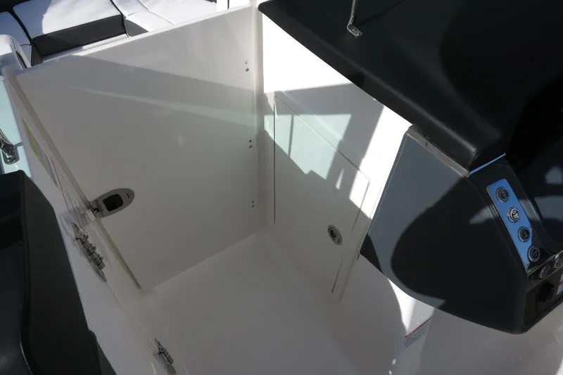 Slide: The Image of Chaparral 270 OSX 2025 - 62