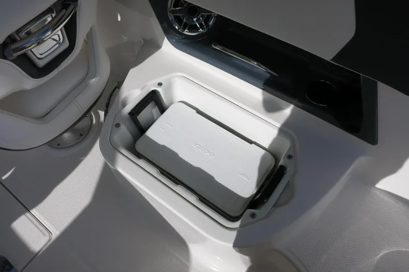 Slide: The Image of Chaparral 270 OSX 2025 - 71