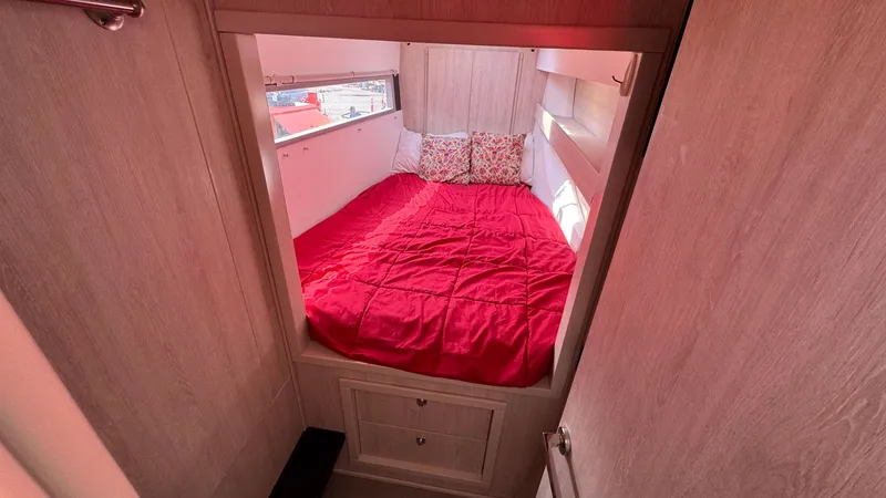 Slide: The Image of 2018 Leopard Power Cat Port Side Head - 29