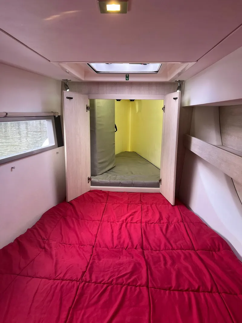 Slide: The Image of 2018 Leopard Power Cat Port Side Head - 30