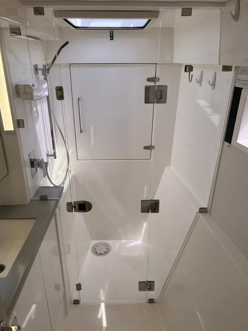 Slide: The Image of 2018 Leopard Power Cat Starboard Side Aft Primary Stateroom - 41