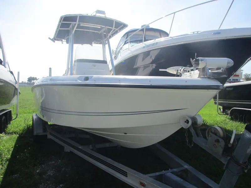 The Image of 2008 Hydra-Sports 23 Bay Bolt boat on trailer, parked on grass. - 1
