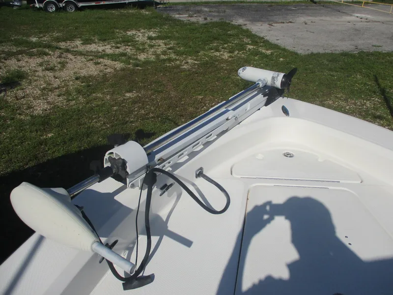 Slide: The Image of 2008 Hydra-Sports 23 Bay Bolt boat with trolling motor on deck. - 12