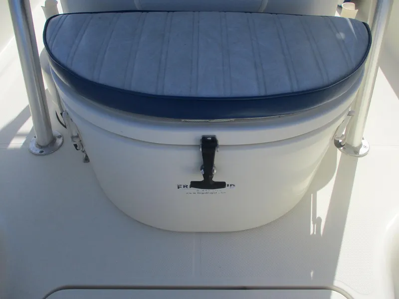 Slide: The Image of 2008 Hydra-Sports 23 Bay Bolt boat seat with storage compartment. - 14