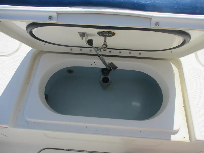 Slide: The Image of Open livewell on 2008 Hydra-Sports 23 Bay Bolt boat, showing interior water compartment. - 16