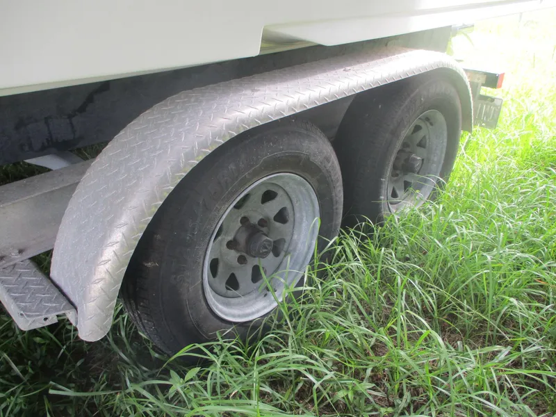Slide: The Image of Trailer wheels of 2008 Hydra-Sports 23 Bay Bolt boat, parked on grass. - 24
