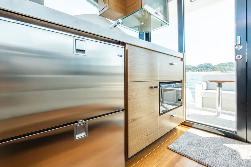 Slide: The Image of Tiara C39 2023 - 27