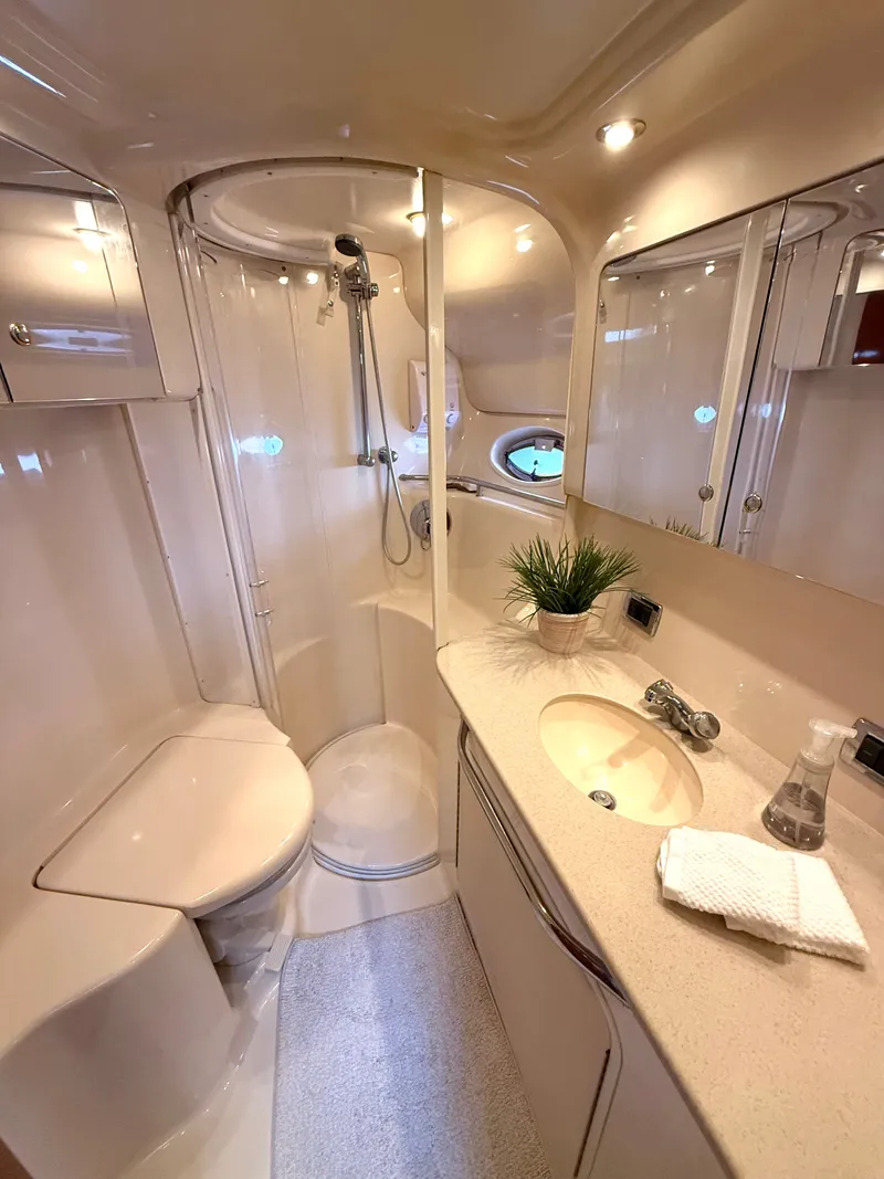 Slide: The Image of Sea Ray 450 Express Bridge 2002 - 17