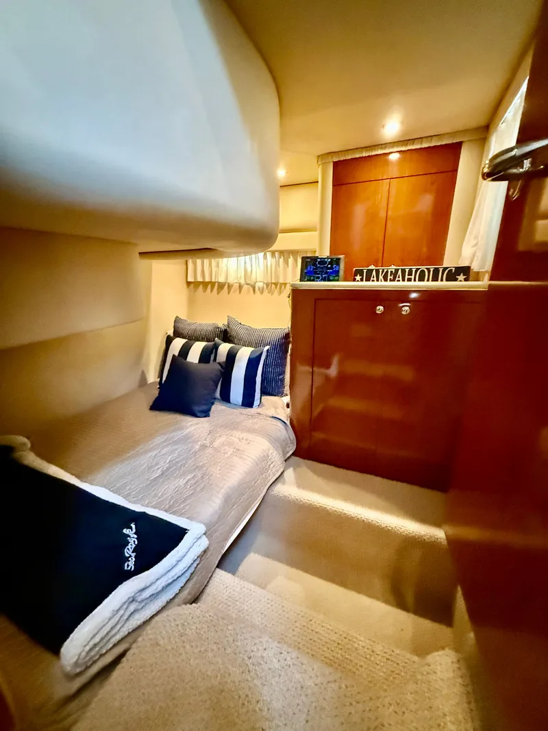 Slide: The Image of Sea Ray 450 Express Bridge 2002 - 20