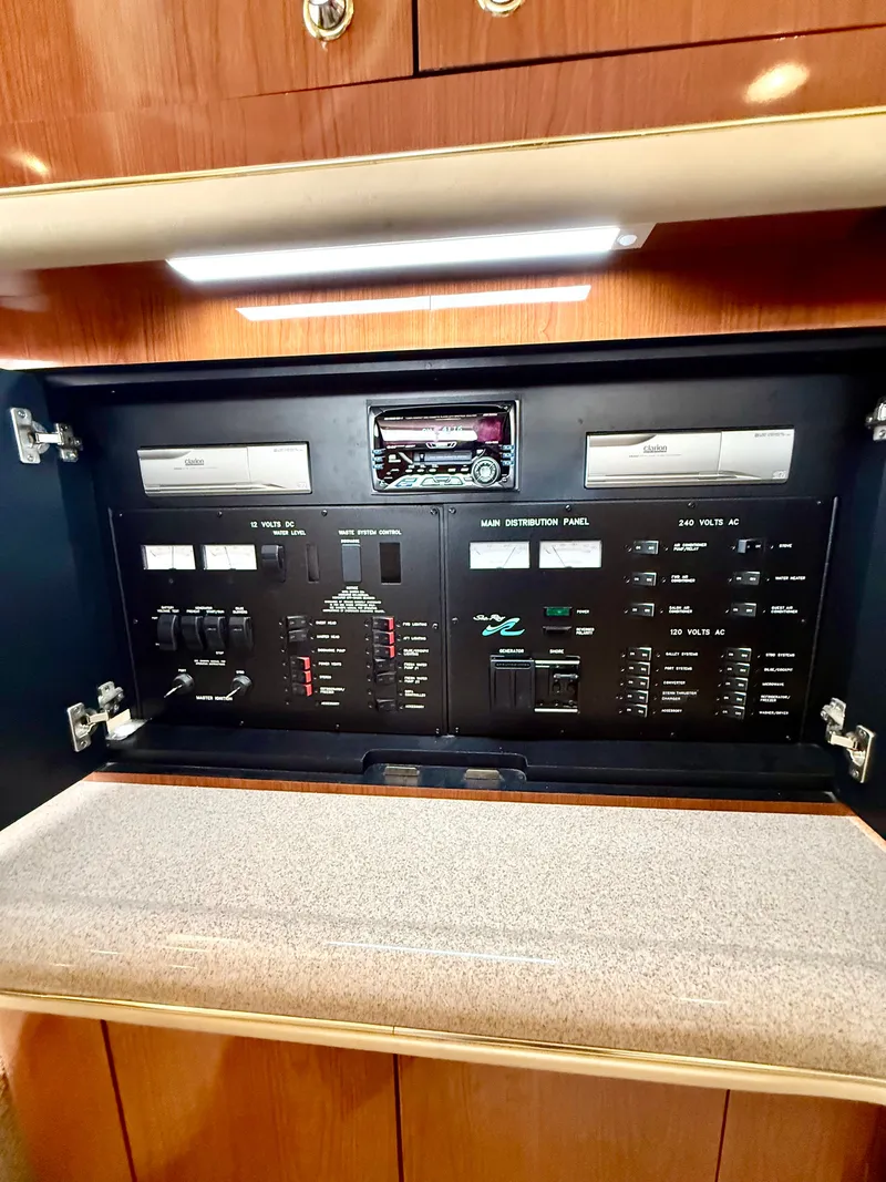 Slide: The Image of Sea Ray 450 Express Bridge 2002 - 22