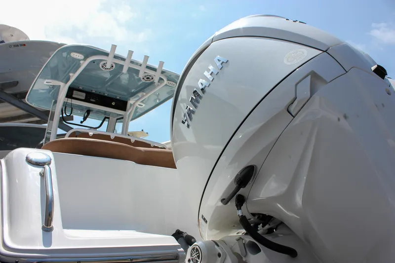 Slide: The Image of 2026 Sea Hunt Ultra 265 SE boat with Yamaha engine, close-up view. - 11
