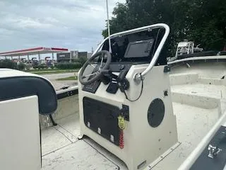 Slide: The Image of 1976 Boston Whaler 21 Outrage boat interior with steering console and seating. - 15