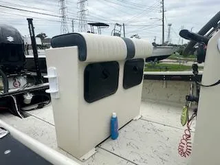 Slide: The Image of 1976 Boston Whaler 21 Outrage boat interior with seating and equipment. - 17