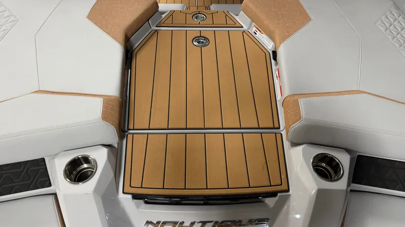 Slide: The Image of Nautique Super Air Nautique GS22 2026 - 17