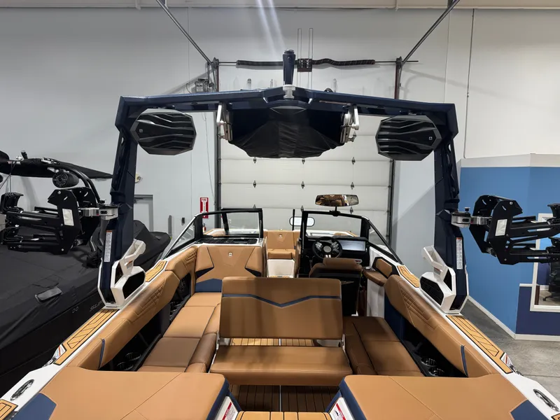 Slide: The Image of Nautique Super Air Nautique S23 2026 - 15