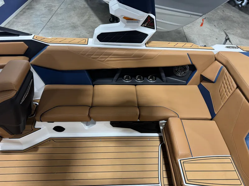 Slide: The Image of Nautique Super Air Nautique S23 2026 - 18