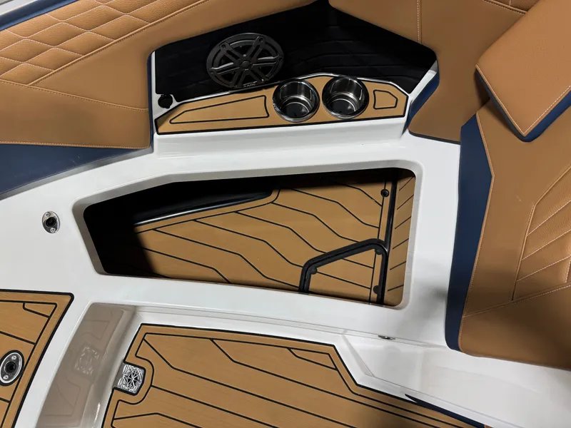 Slide: The Image of Nautique Super Air Nautique S23 2026 - 44