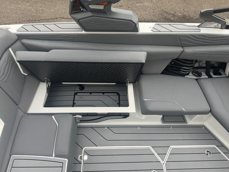 Slide: The Image of Nautique Super Air Nautique G23 2026 - 31