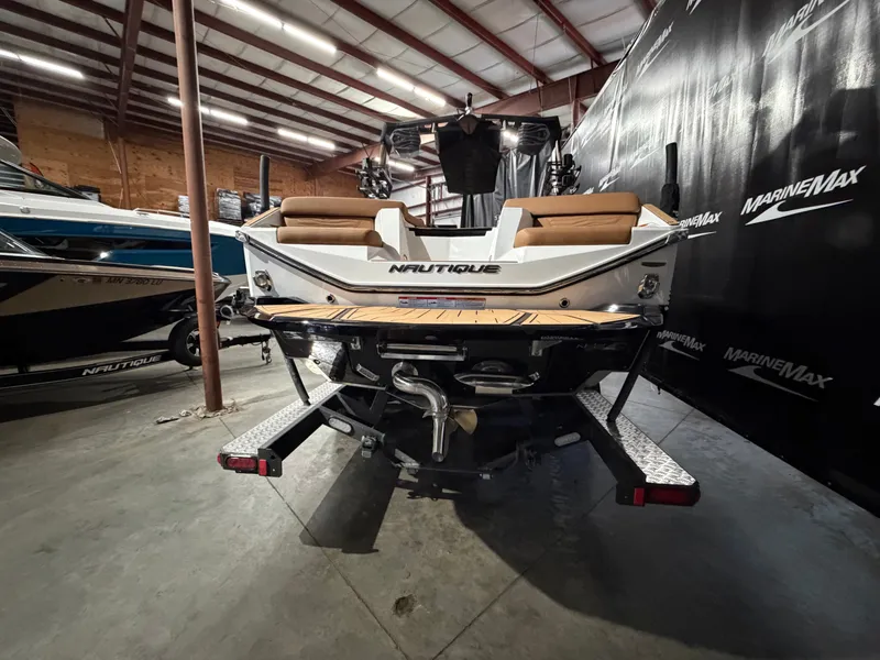 Slide: The Image of Nautique Super Air Nautique G25 2026 - 10