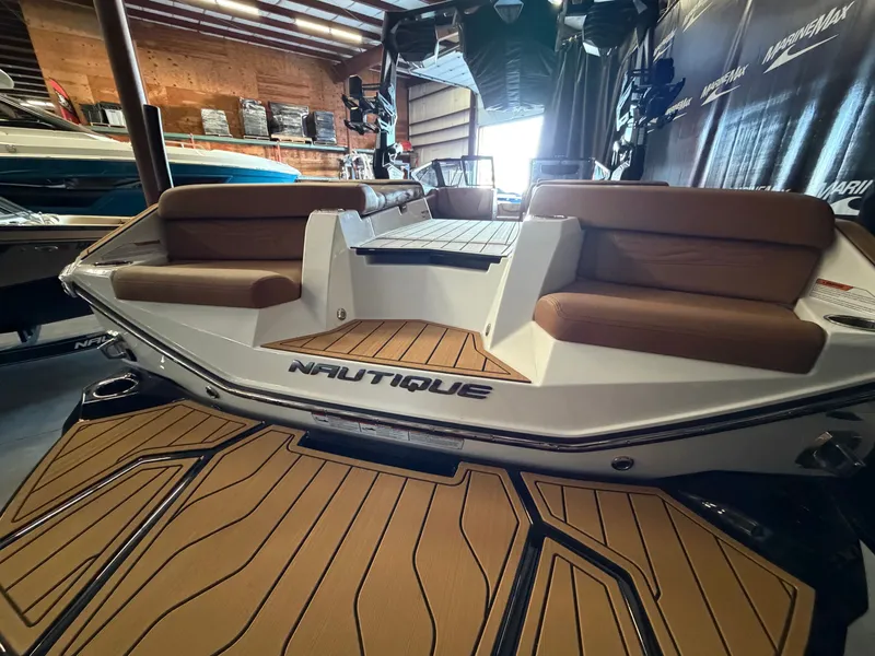 Slide: The Image of Nautique Super Air Nautique G25 2026 - 11