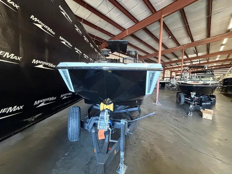 Slide: The Image of Nautique Super Air Nautique G25 2026 - 2