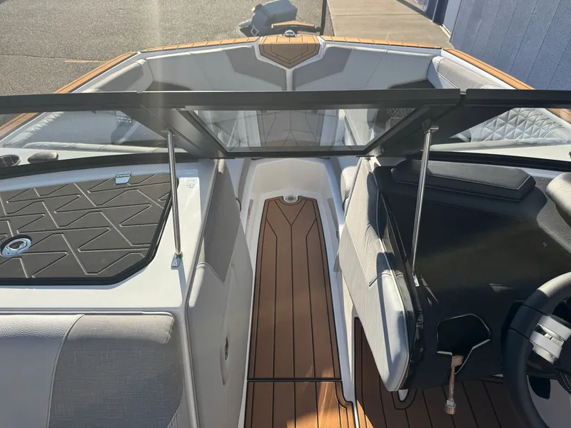 Slide: The Image of Nautique Super Air Nautique GS20 2026 - 32