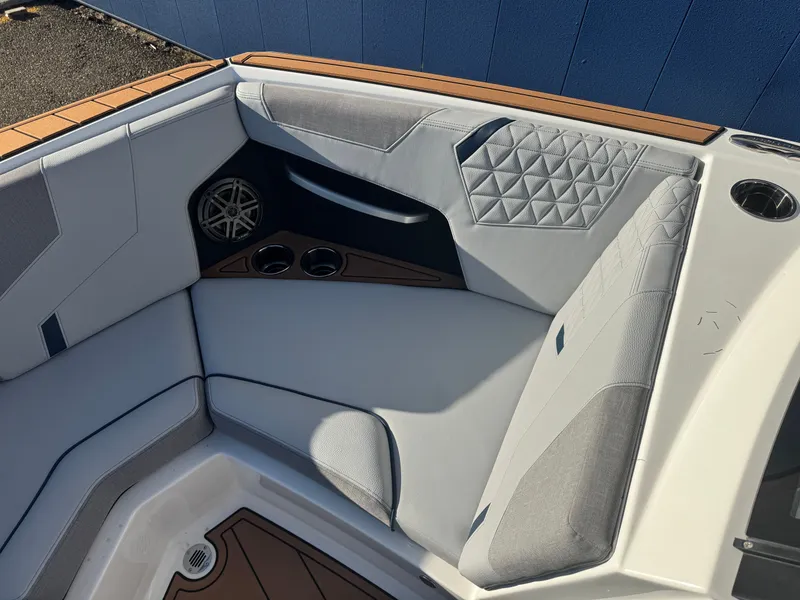 Slide: The Image of Nautique Super Air Nautique GS20 2026 - 35