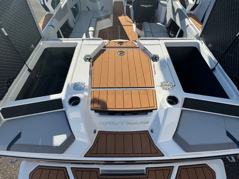 Slide: The Image of Nautique Super Air Nautique GS20 2026 - 7
