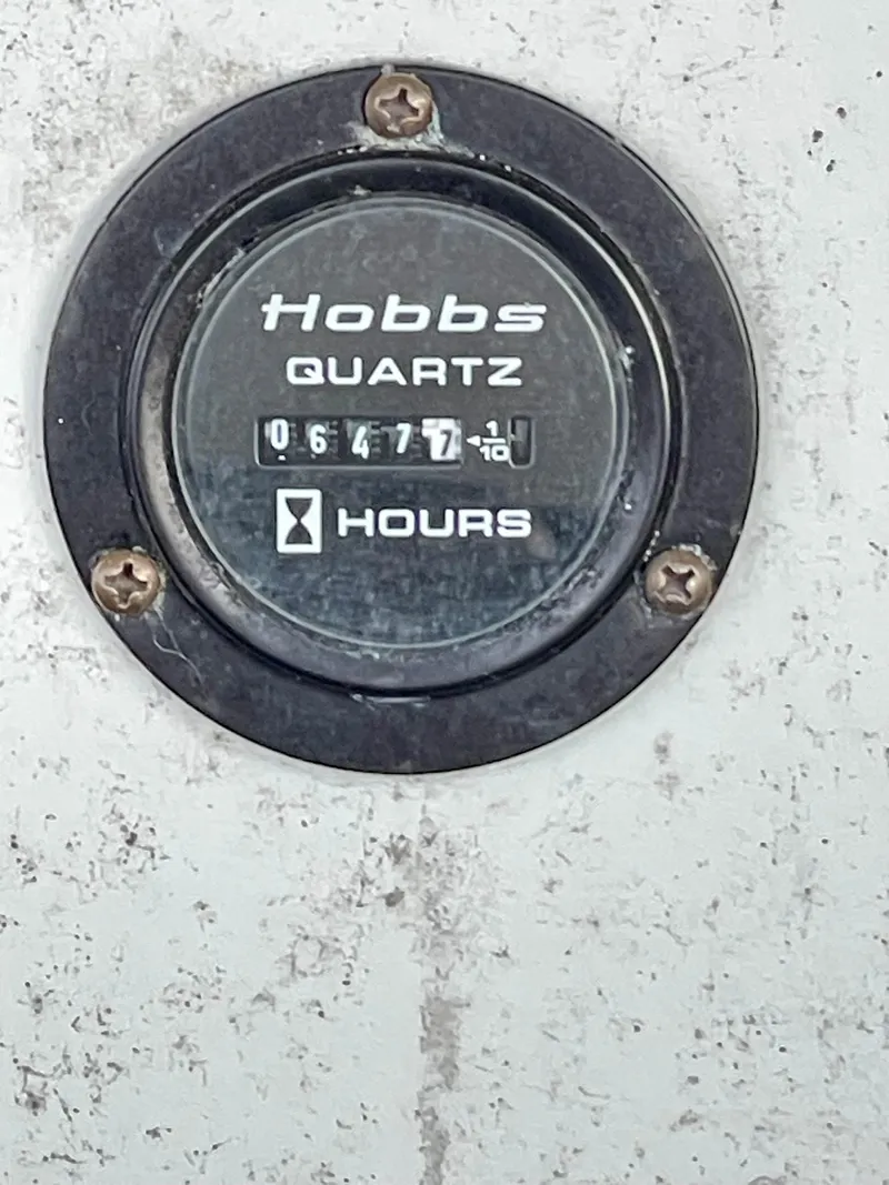 Slide: The Image of Hobbs Quartz hour meter showing 647.7 hours on a 2006 Cobalt 323. - 10