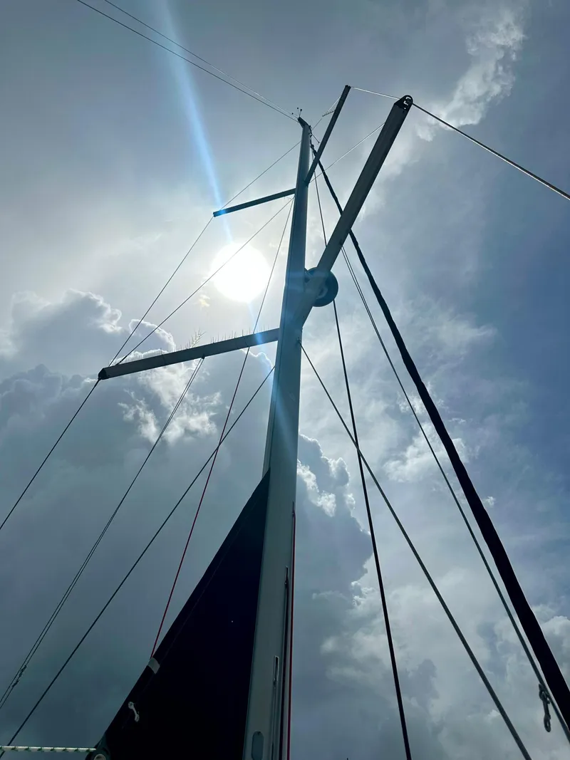 Slide: The Image of Mast of 2015 Beneteau Oceanis 45 sailboat against cloudy sky and sun. - 35