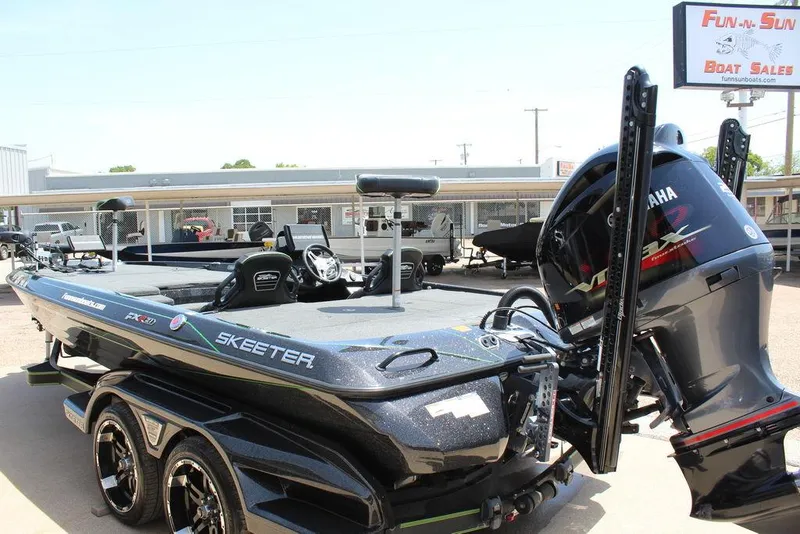 Slide: The Image of 2020 Skeeter FXR21 boat with Yamaha engine at Fun-N-Sun Boat Sales. - 7