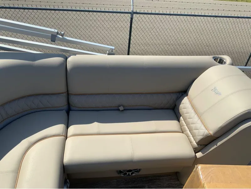 Slide: The Image of Ranger 223FC 2025 - 5