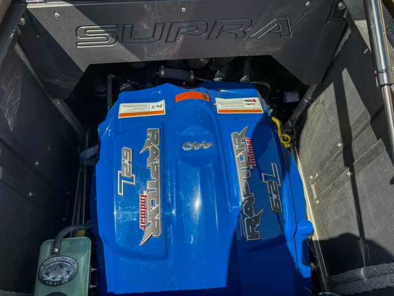 Slide: The Image of 2018 Supra SE 450 engine compartment featuring a blue Raptor 6.2L Indmar engine. - 15